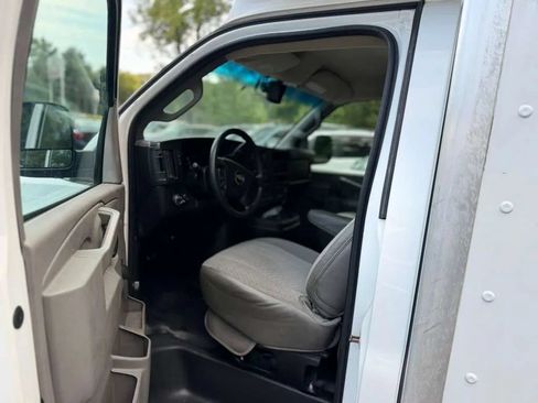 Used 2016 Chevrolet Express 3500 RWD image 11