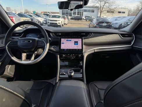 Used 2023 Jeep Grand Cherokee Limited w/ Luxury Tech Group II image 21