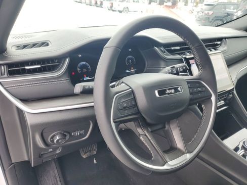 New 2025 Jeep Grand Cherokee L Limited AWD/4WD image 11