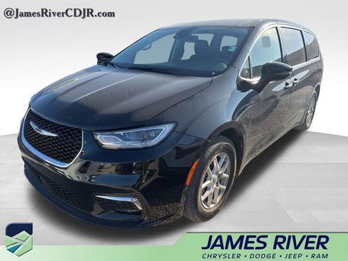 Used 2024 Chrysler Pacifica Touring-L image 1