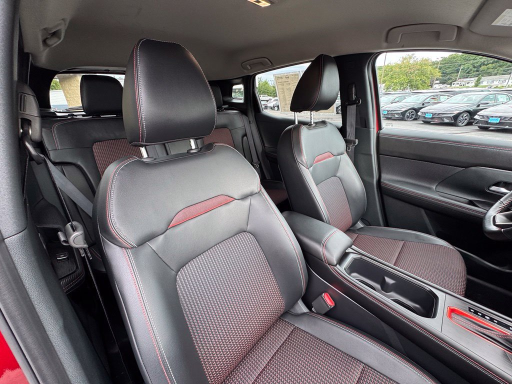 Used 2025 Nissan Kicks SR AWD/4WD image 25