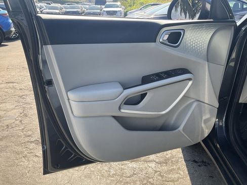 Used 2020 Kia Soul LX image 23
