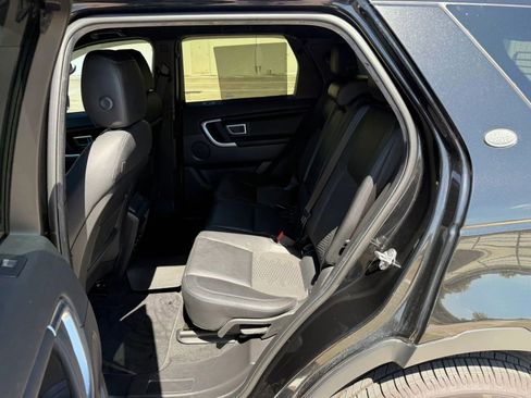 Used 2017 Land Rover Discovery Sport SE image 12