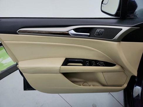 Used 2014 Ford Fusion Energi SE image 22