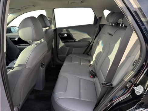 Used 2019 Kia Niro EX image 16