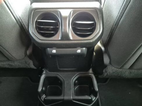 Used 2020 Jeep Gladiator Sport w/ Technology Group AWD/4WD image 20