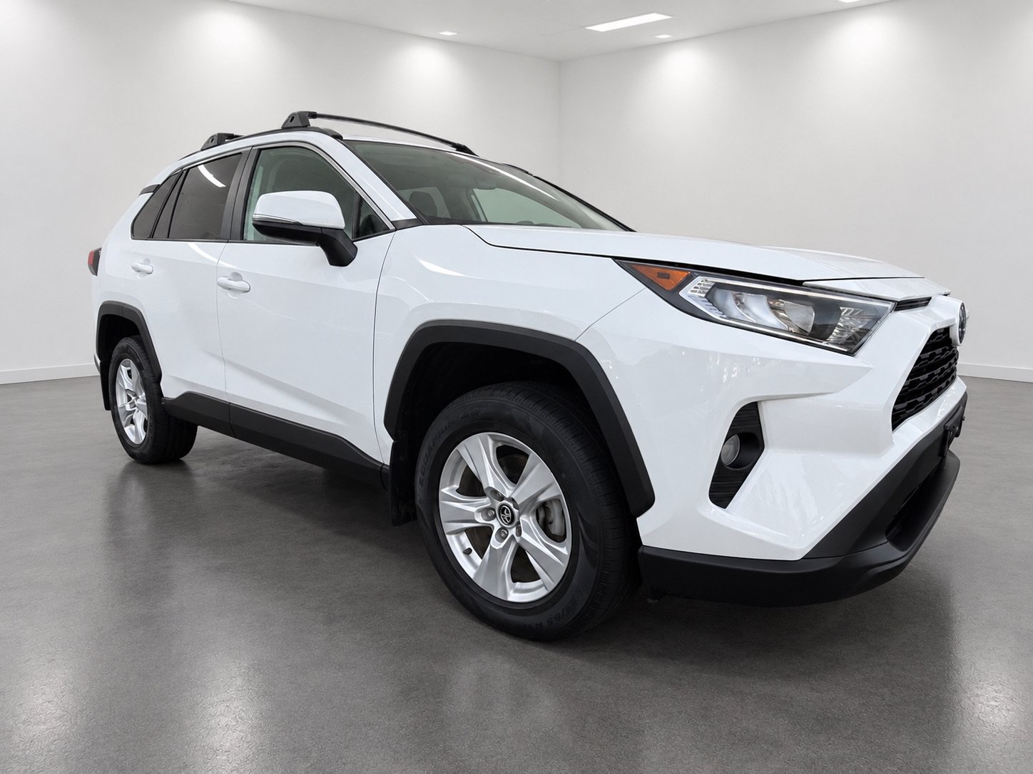Used 2020 Toyota RAV4 XLE w/ Convenience Package AWD/4WD image 2