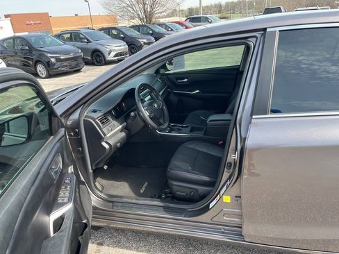 Used 2017 Toyota Camry SE image 6