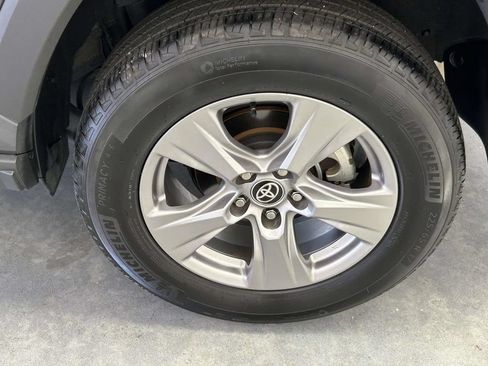 Used 2025 Toyota RAV4 XLE AWD/4WD image 9