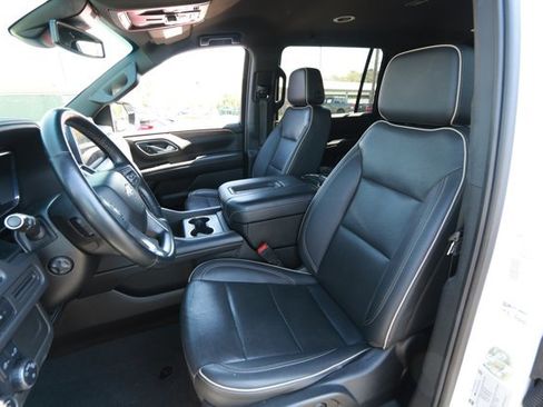 Used 2023 Chevrolet Suburban Premier image 25