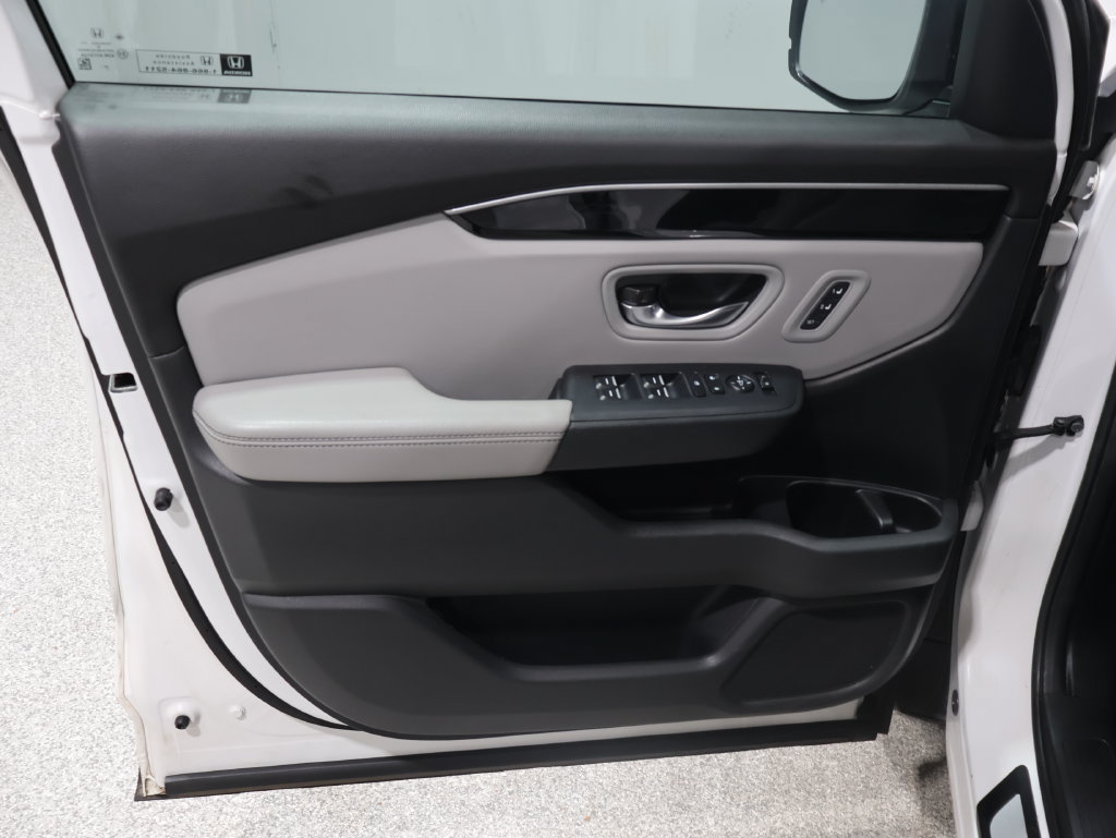 Used 2025 Honda Pilot EX-L image 12