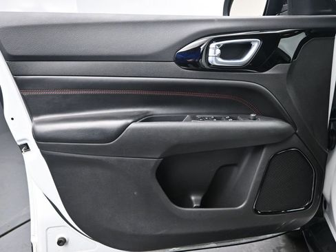 Used 2024 Jeep Compass Trailhawk image 27