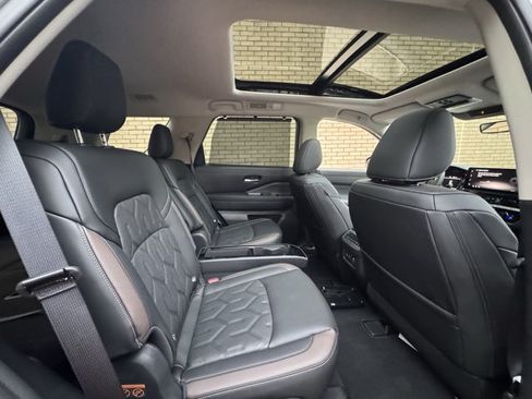 New 2026 Nissan Pathfinder Platinum AWD/4WD image 16