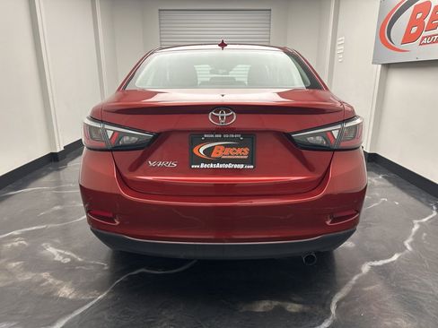 Used 2020 Toyota Yaris L image 25