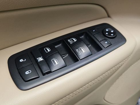 Used 2018 Jeep Grand Cherokee Limited AWD/4WD image 17