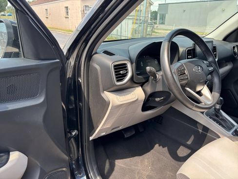 Used 2026 Hyundai Venue SEL FWD image 29