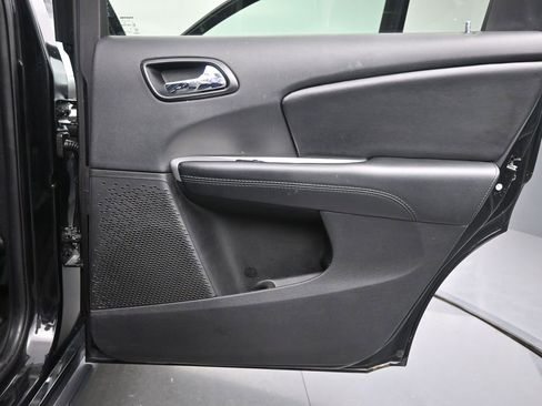 Used 2017 Dodge Journey SE w/ Flexible Seating Group image 17