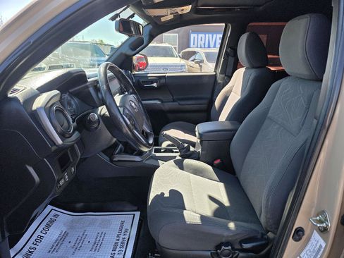 Used 2016 Toyota Tacoma TRD Off-Road w/ Premium & Technology Package image 9