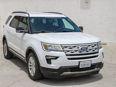 Used 2018 Ford Explorer XLT w/ Equipment Group 201A AWD/4WD image 3