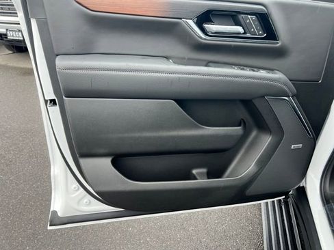 New 2026 GMC Yukon XL Denali w/ Denali Reserve Package image 12