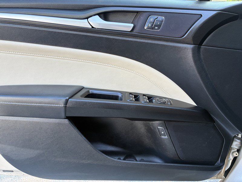 Used 2018 Ford Fusion Titanium FWD image 12