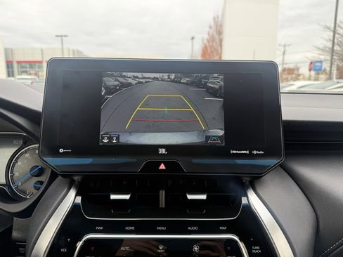 Certified 2022 Toyota Venza XLE image 26