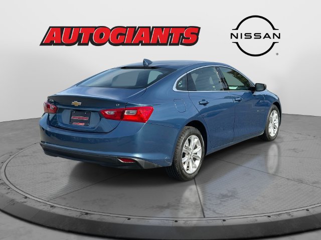 Used 2025 Chevrolet Malibu LT FWD image 2