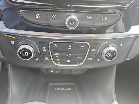 Used 2023 Chevrolet Traverse Premier AWD/4WD image 23