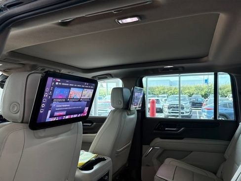 Used 2025 GMC Yukon XL Denali w/ Denali Reserve Package RWD image 7