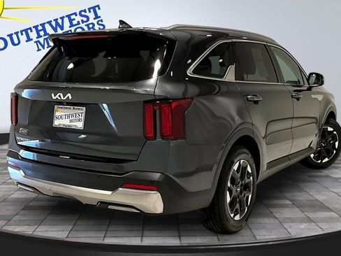 Used 2024 Kia Sorento S image 6