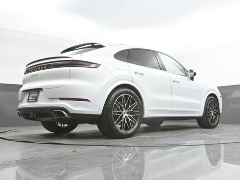 Certified 2025 Porsche Cayenne Coupe AWD/4WD image 39