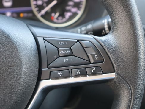 Used 2025 Nissan Sentra SV FWD image 13