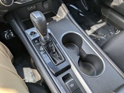 Used 2022 Nissan Altima 2.5 SV AWD/4WD image 19