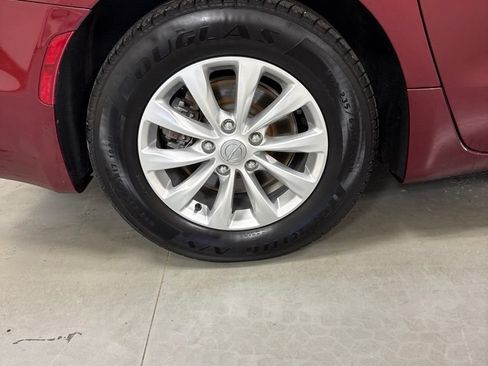 Used 2019 Chrysler Pacifica Touring-L FWD image 32