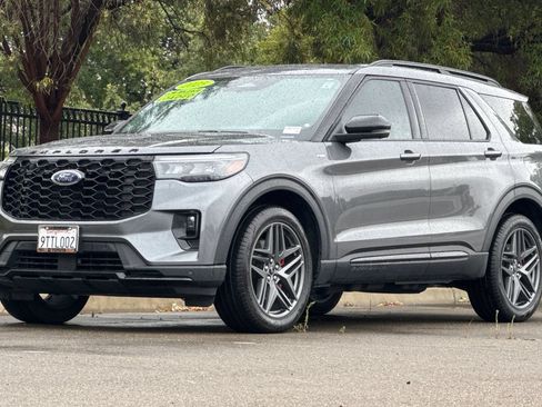 Used 2025 Ford Explorer ST-Line w/ Premium Package AWD/4WD image 8