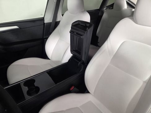 Used 2024 Tesla Model Y Long Range AWD/4WD image 22