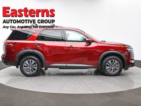 Used 2024 Nissan Pathfinder SV AWD/4WD image 4