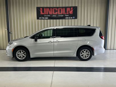Used 2024 Chrysler Pacifica Touring-L
