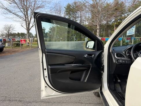 Used 2015 Dodge Journey Crossroad w/ Flexible Seating Group image 20