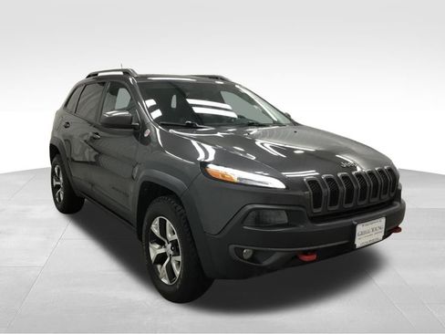 Used 2015 Jeep Cherokee Trailhawk w/ Comfort/Convenience Group image 3