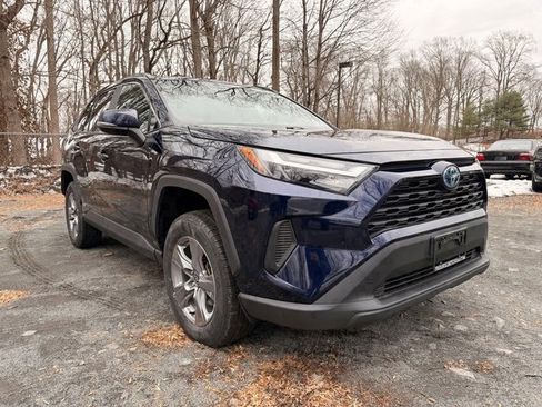 Used 2022 Toyota RAV4 XLE w/ Convenience Package image 1