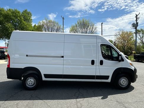 Used 2025 RAM ProMaster 2500 w/ Convenience Group FWD image 8