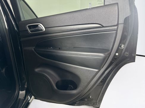 Used 2019 Jeep Grand Cherokee Altitude RWD image 31