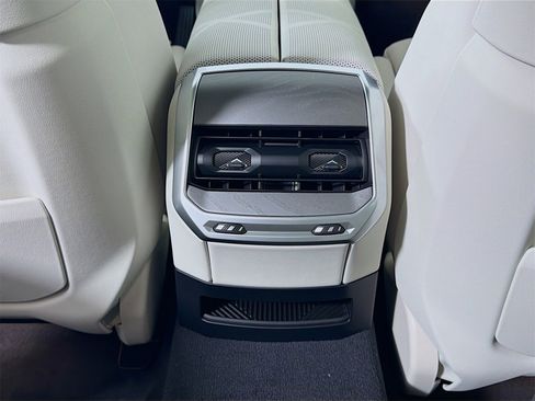 New 2026 BMW i7 xDrive60 w/ Executive Package image 28