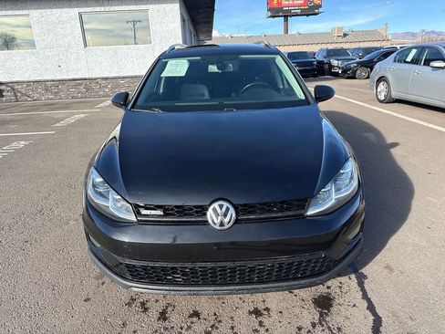 Used 2019 Volkswagen Golf Alltrack S image 2
