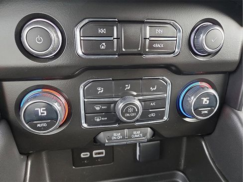 Used 2023 Chevrolet Suburban LS image 14