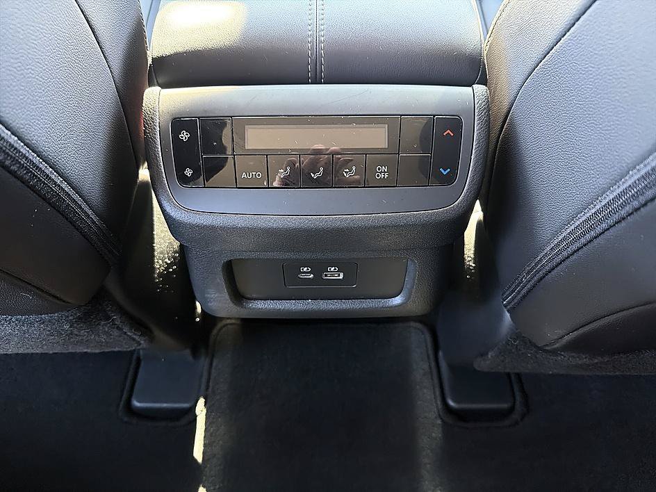 Used 2024 Nissan Pathfinder SL AWD/4WD image 34