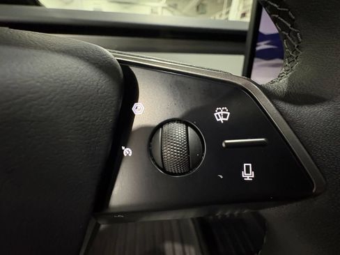 Used 2025 Tesla Cybertruck AWD Crew Cab image 14