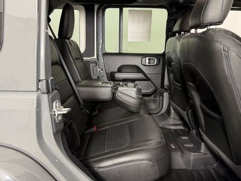 Used 2022 Jeep Wrangler Unlimited Sahara AWD/4WD image 27