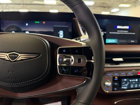 Used 2025 Genesis G90 3.5T image 37